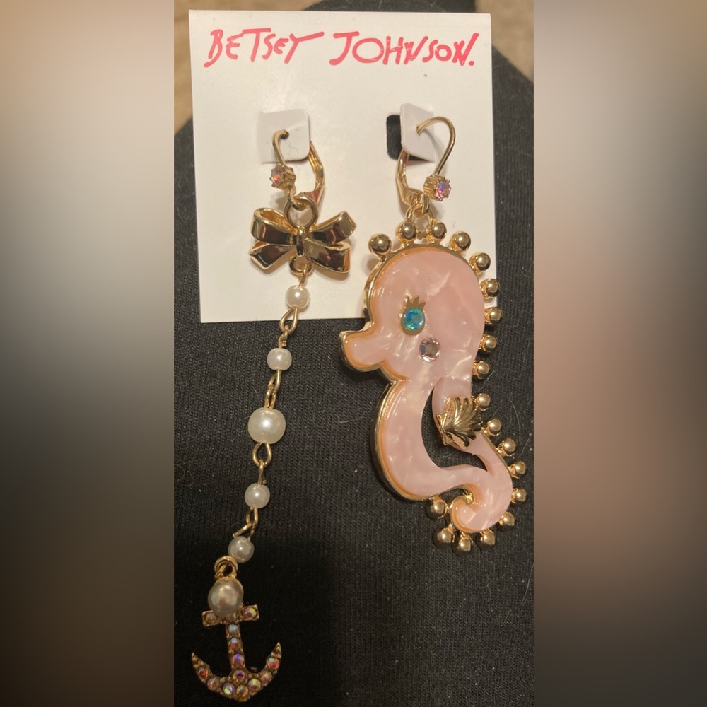 BETSEY JOHNSON Nautical Cruise Mismatched Seahorse & Anchor Dangle Earrings NWT